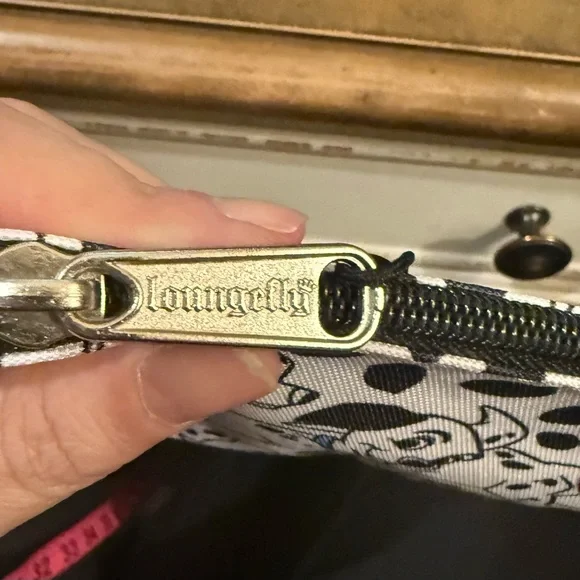 Disney x Loungefly 101 Dalmatians Nylon Zip Pouch NWT - Picture 7 of 10